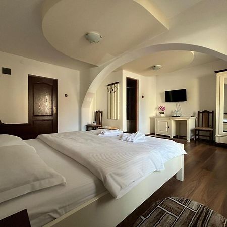فندق Casa Poenaru Câmpulung Moldovenesc المظهر الخارجي الصورة